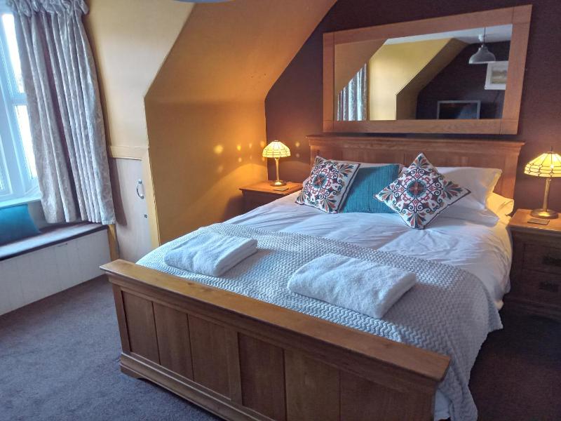 Superior Double Room with Loch View image 3