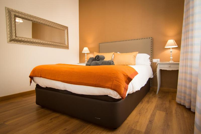 One-Bedroom Apartment image 4