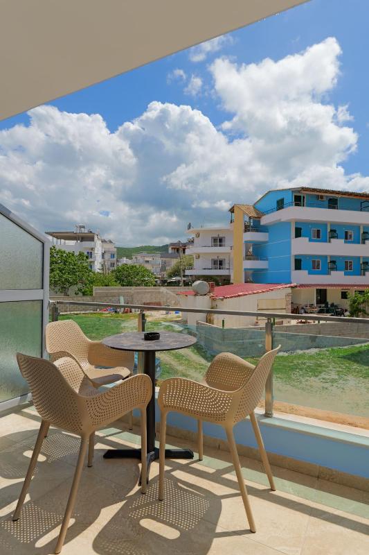 Triple Room with Garden View image 1