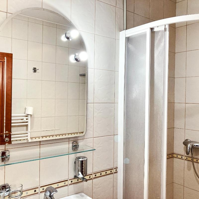 Single Room with Shower image 1
