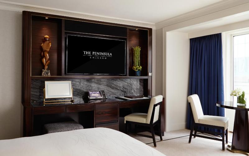 Superior King Room image 3