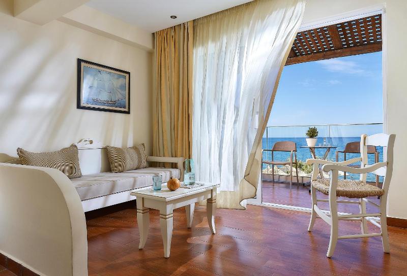 Luxury Superior Room Beach Front image 3