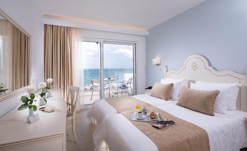 Comfort Room, Beach Front image 3
