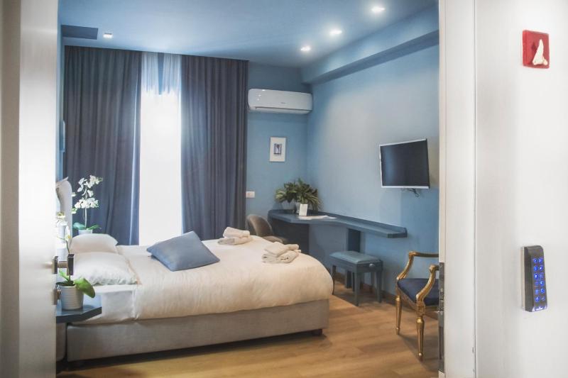 Double Room with Balcony image 1