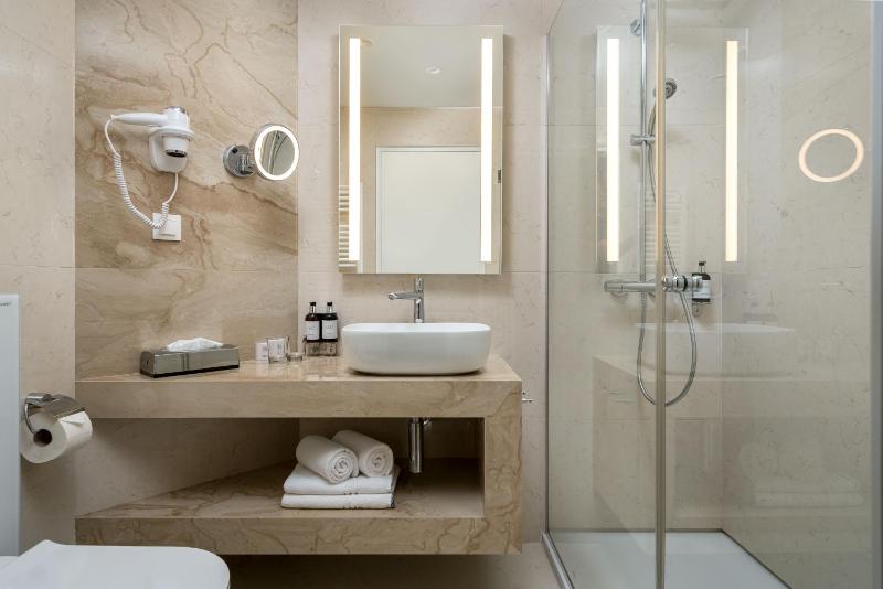 Superior Twin Room with Terrace image 2