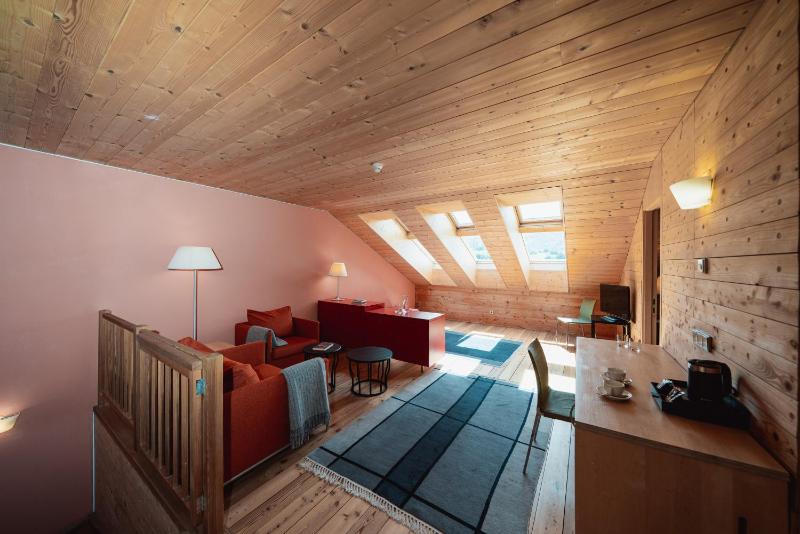 Family Room image 3