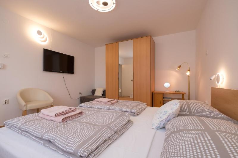 Apartments Lovorik - image 3