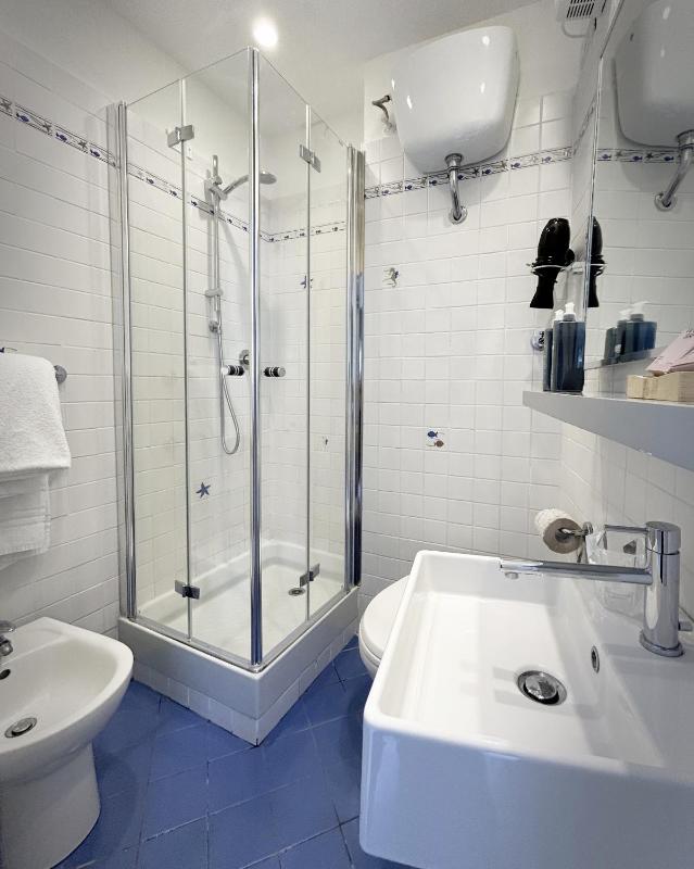 Triple Room image 3