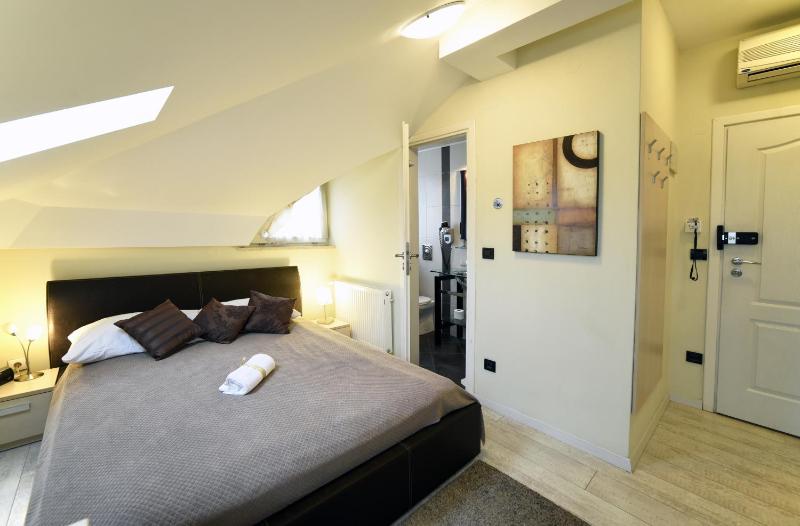 Double Room image 2