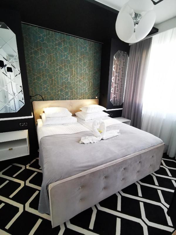 Deluxe Double Room with Shower image 3