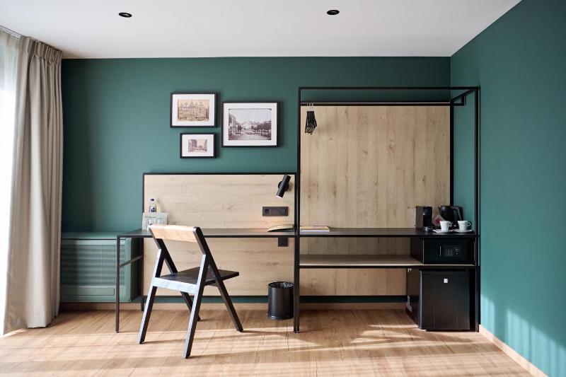 Double Room with Garden View image 4