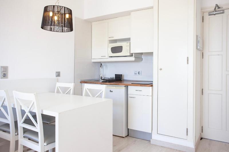One-Bedroom Apartment image 4