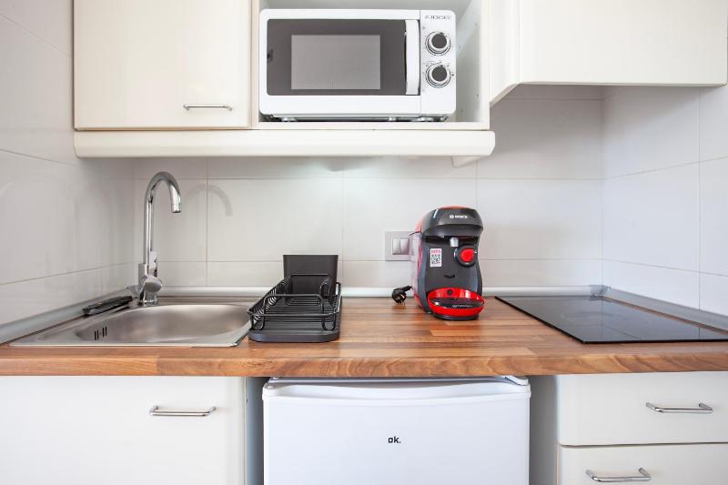 One-Bedroom Apartment image 3