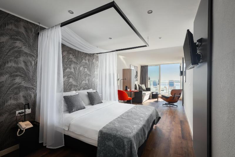 Junior Suite with Sea View image 1