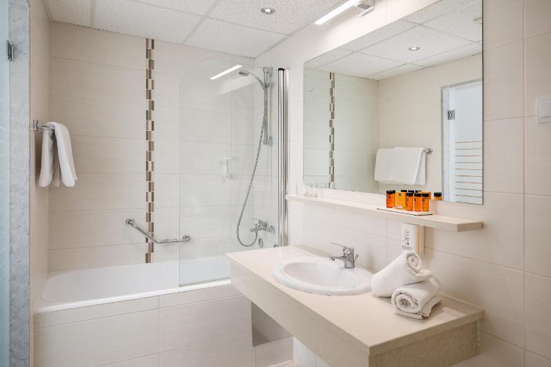 Junior Suite with Sea View image 4