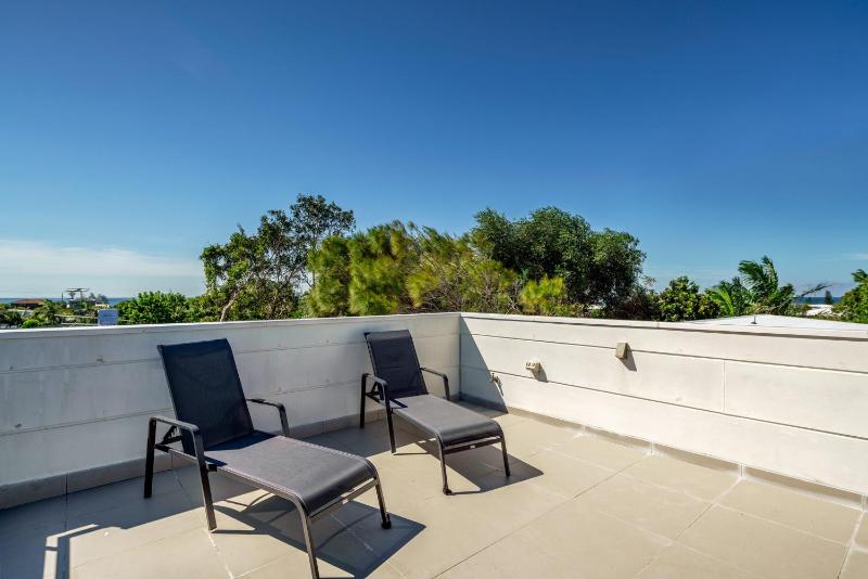 Headlands Hideaway Moffat Beach Dog Friendly Home - image 10
