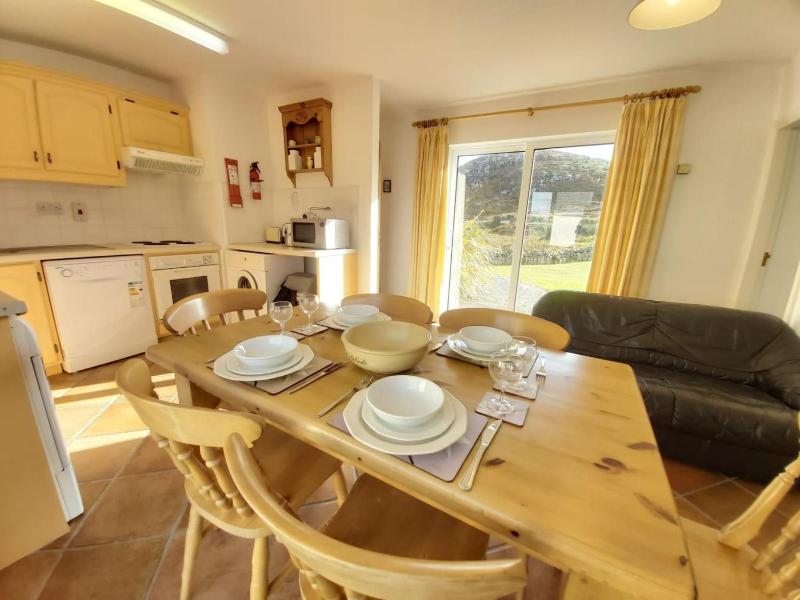 No3 Ballyconneely Cottage - image 3