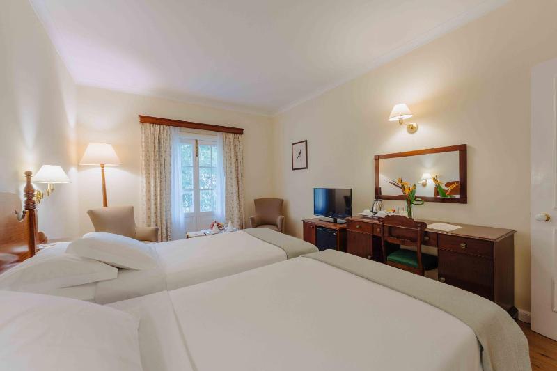 Standard Double or Twin Room with Garden View image 4
