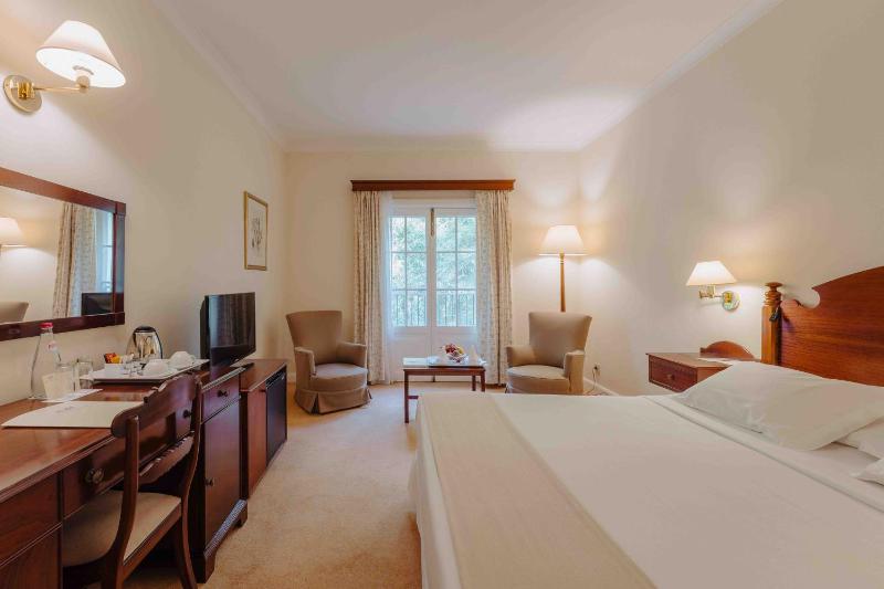 Standard Double or Twin Room with Garden View image 1