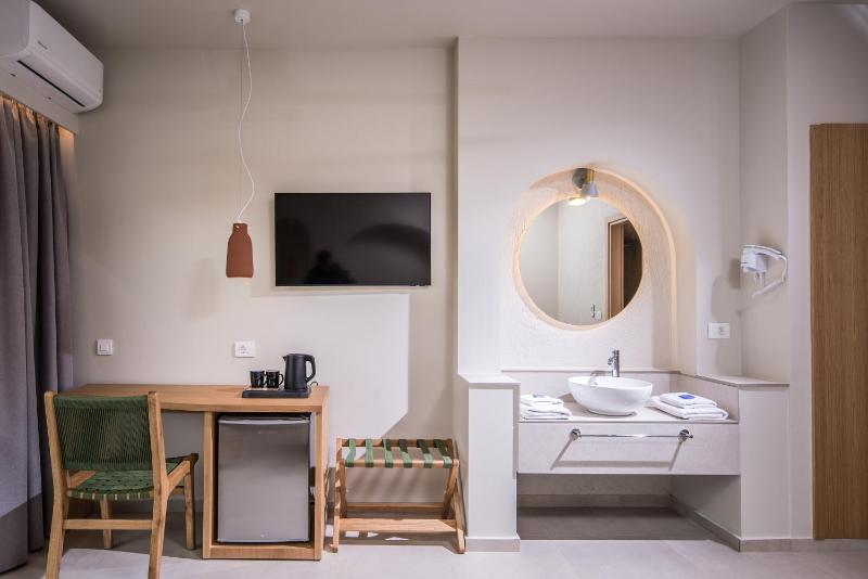 Deluxe Double Room image 4
