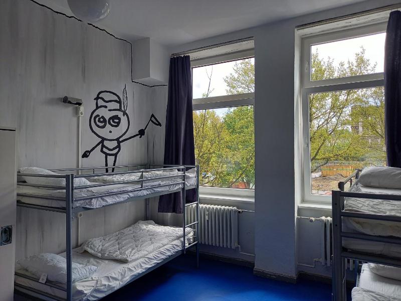 Bed in 6-Bed Dormitory Room image 3