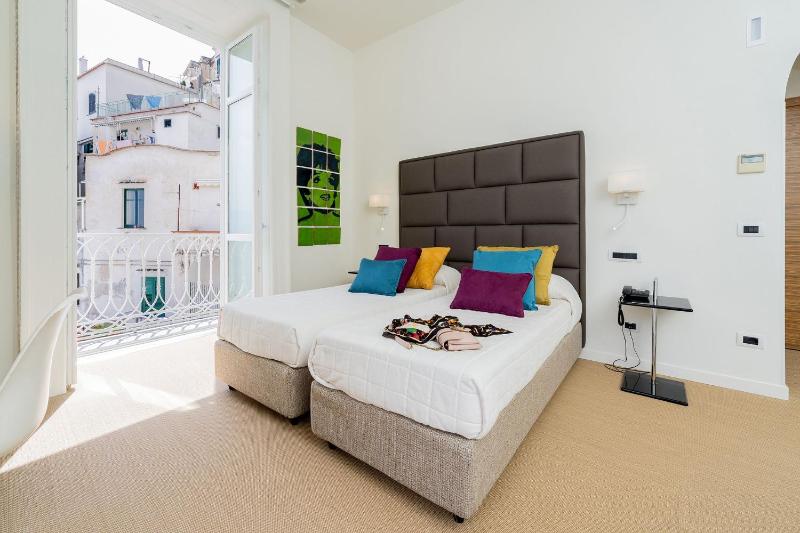 Superior Double Room with Sea View and Spa Bath image 2