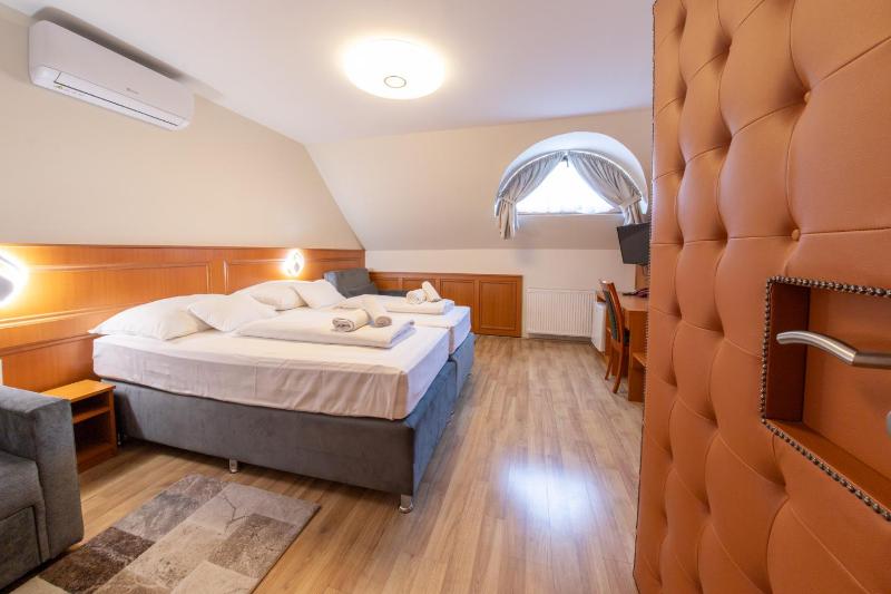 Quadruple Room image 3