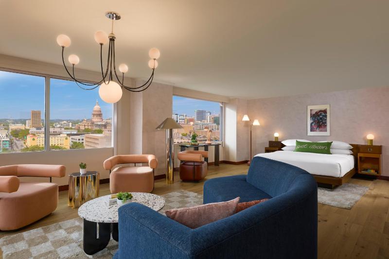 Renaissance Austin Downtown Hotel - image 7