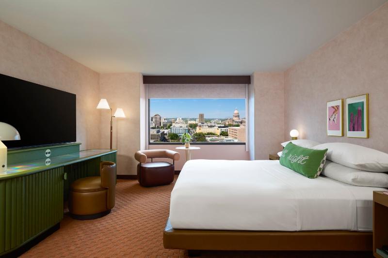 Renaissance Austin Downtown Hotel - image 31