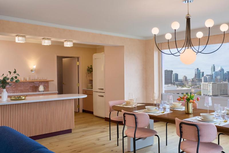 Renaissance Austin Downtown Hotel - image 14