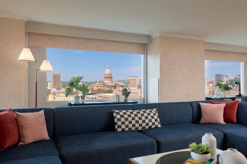Renaissance Austin Downtown Hotel - image 13