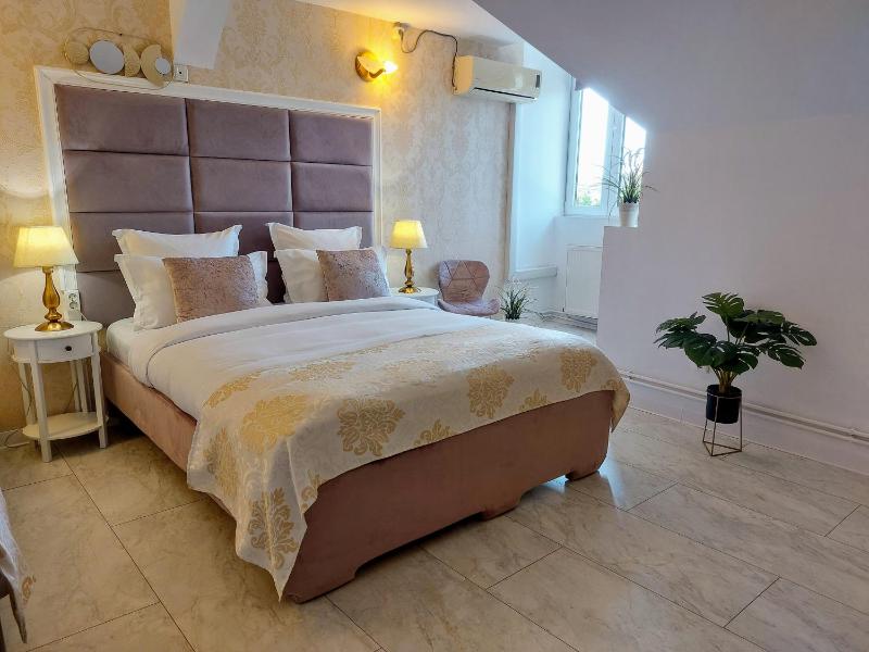 Comfort Triple Room with Shower image 2