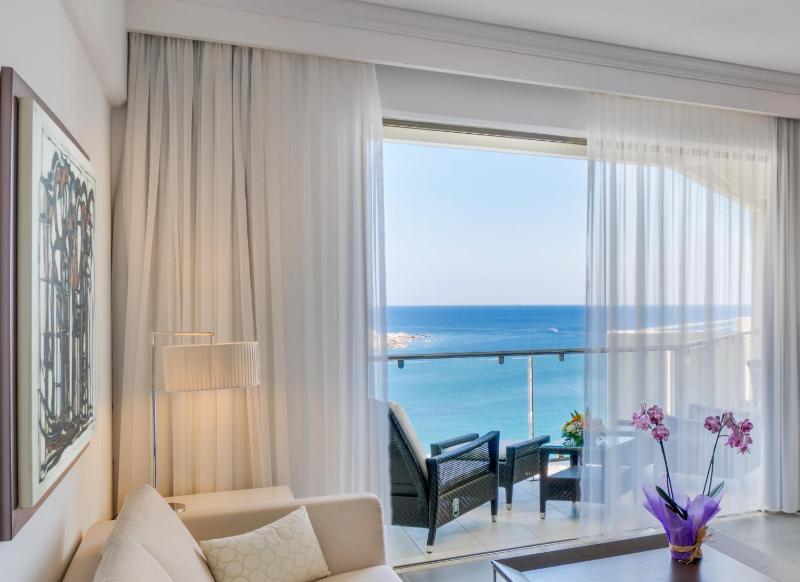 Elite Club Suite with Sea View image 3
