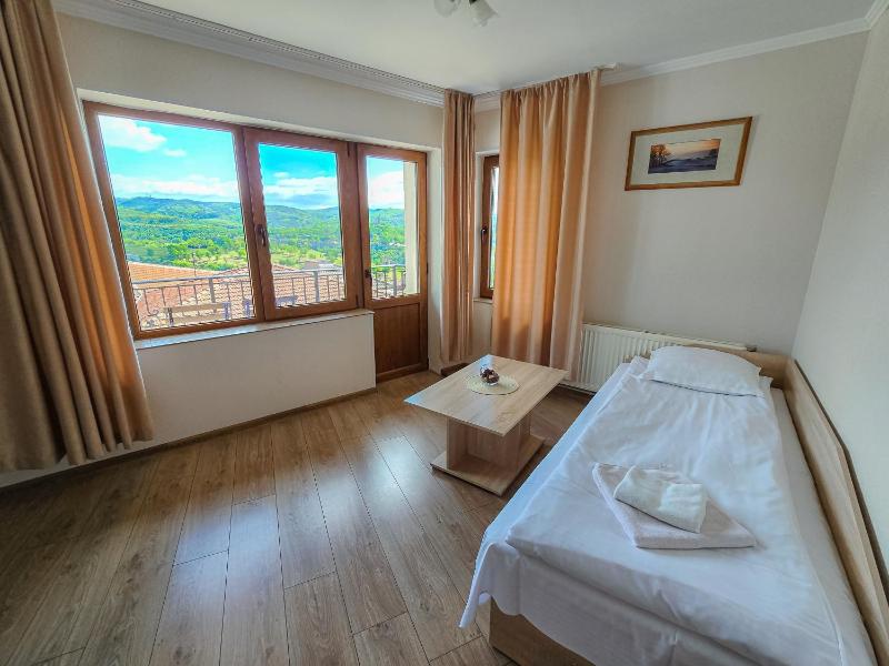 Triple Room with Balcony image 3