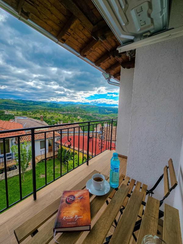 Triple Room with Balcony image 1