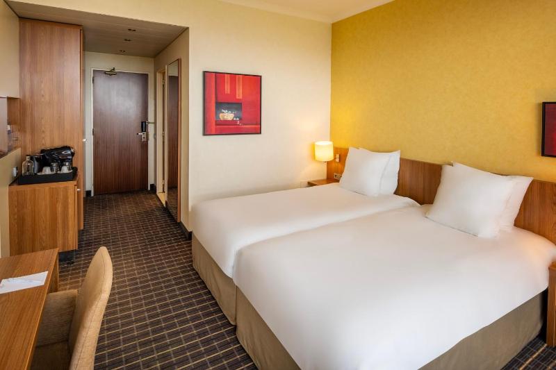 Standard Room image 4