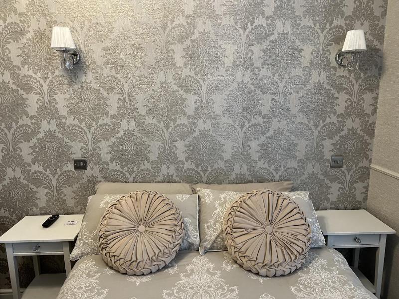 Standard Double Room with Shared Bathroom image 2