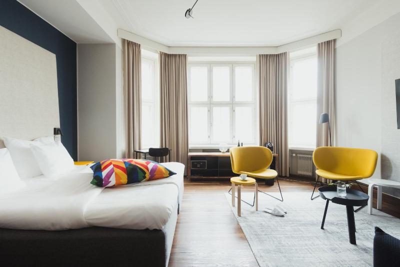 Deluxe Double or Twin Room image 4