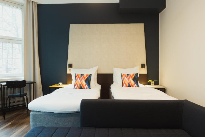 Deluxe Double or Twin Room image 3