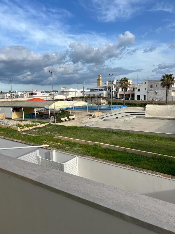 Double Room with Balcony image 2