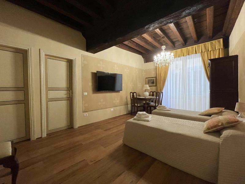 Deluxe Suite image 1
