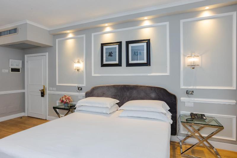 Superior Double Room image 3