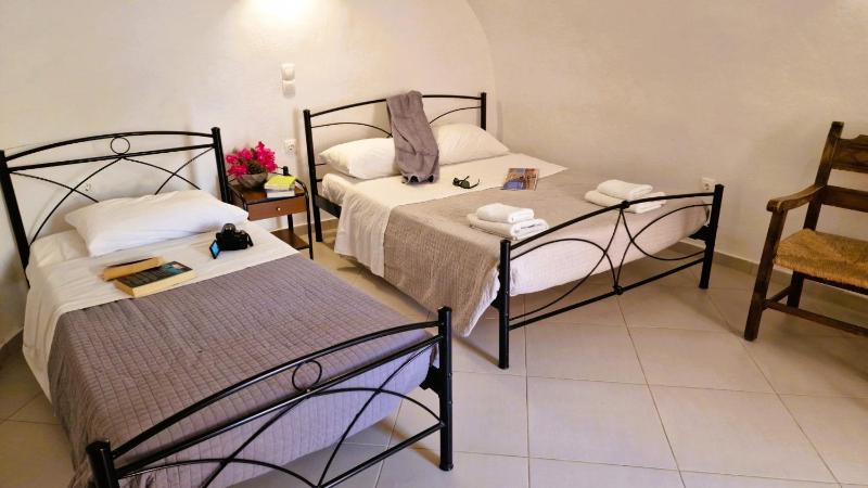 Cave Triple Room - Semi basement image 4