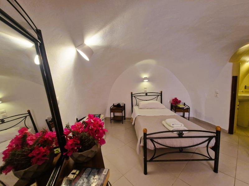 Cave Single Room - Semi Basement  image 1