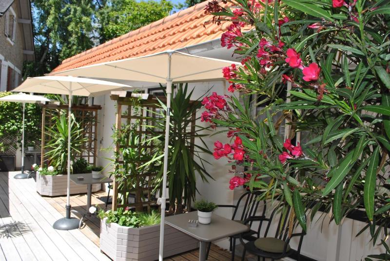 Double Room with Patio image 2