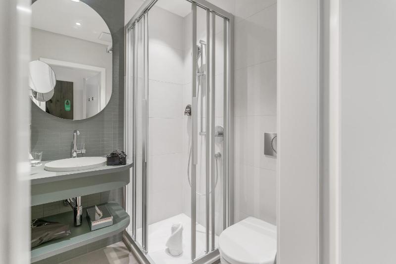 Comfort Single Room image 3