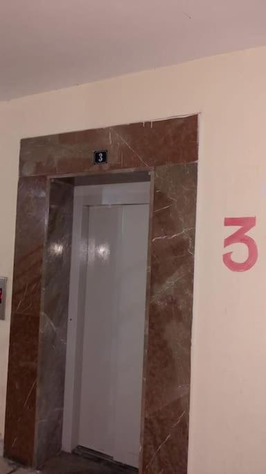 Stay at an artist's place! - image 3