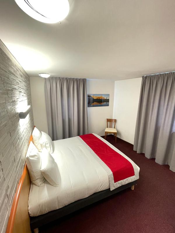 King Room with Mountain View image 2