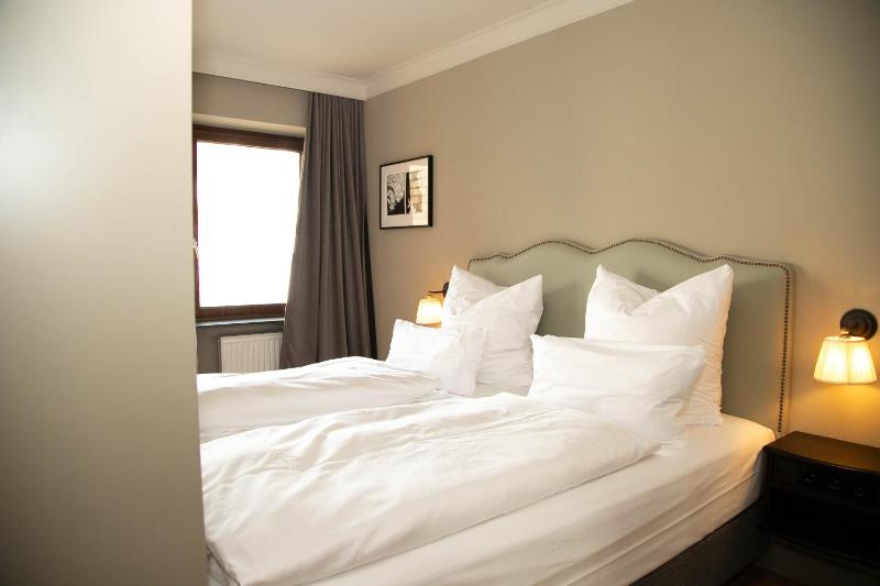 Superior Suite with Balcony image 3