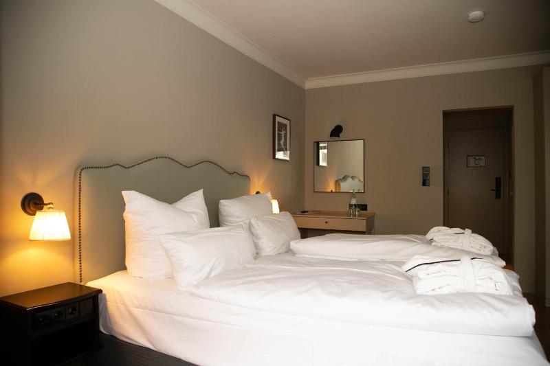 Standard Double Room image 2
